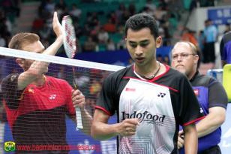 Wakil Indonesia di nomor tunggal putra, Tommy Sugiarto, mengepalkan tangannya usai mengalahkan pebulu tangkis Jerman, Marc Zwiebler, pada babak ketiga BWF World Championships atau Kejuaraan Dunia 2013 yang digelar di Tian-He Indoor Gymnasium, Guangzhou, China, Kamis (8/8/2013).
