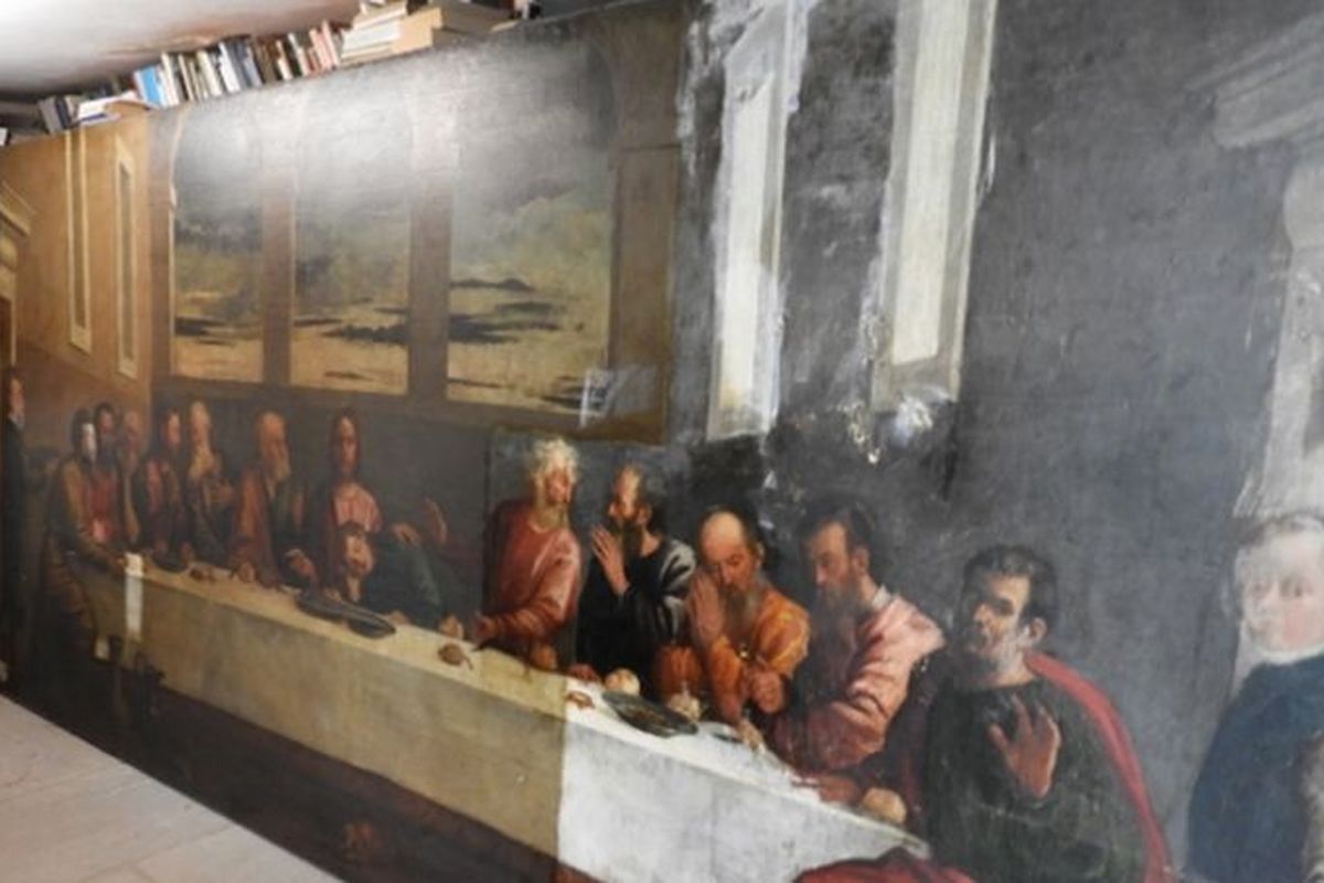 Lukisan ini direstorasi atas permintaan sebuah gereja.