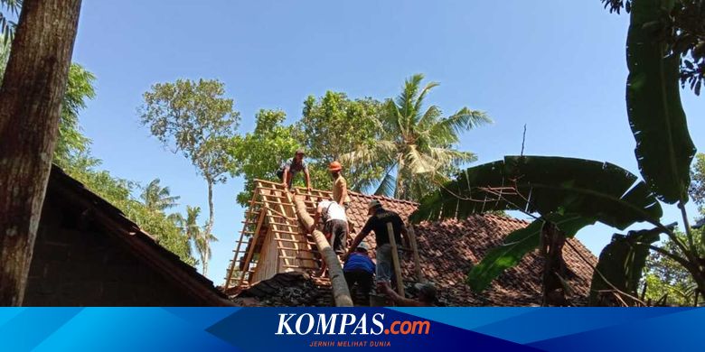 Sleman Dilanda Angin Kencang, Rumah Warga hingga Truk Tertimpa Pohon Tumbang
