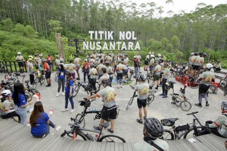 Peserta Jelajah Bike IKN di Titik Nol Nusantara 

