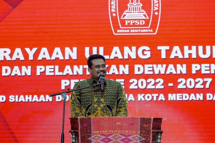 Wali Kota Medan Bobby Nasution saat menghadiri perayaan ulang tahun ke-70 PPSD Siahaan Dohot Boruna Kota Medan di Regale Internasional  Conventian Centre Medan, Minggu (21/8/2022)  