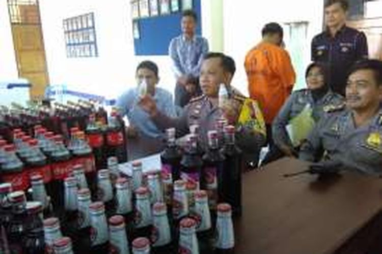 Ratusan botol miras oplosan senilai Rp 1,5 miliar disita aparat Polres Magelang Kota, Selasa (9/2/2016).