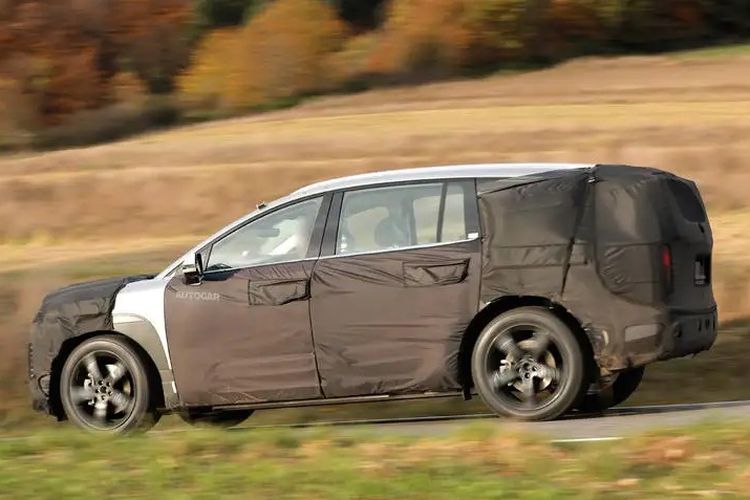 SUV listrik diyakini Hyundai Ioniq 7 tertangkap kamera sedang tes jalan di Jerman