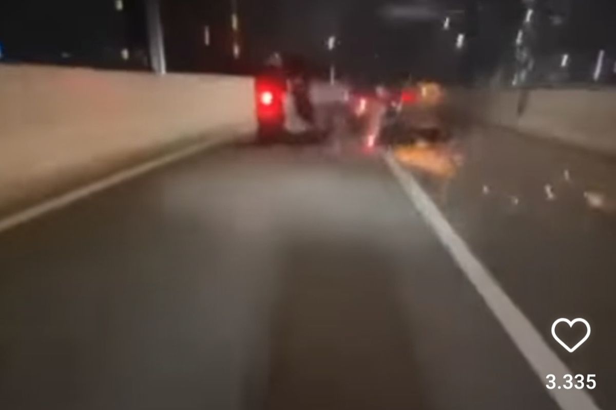 Sebuah video yang menunjukkan sejumlah sepeda motor melewati Jalan Layang Non Tol (JLNT) Casablanca, Jakarta Selatan, viral di media sosial.