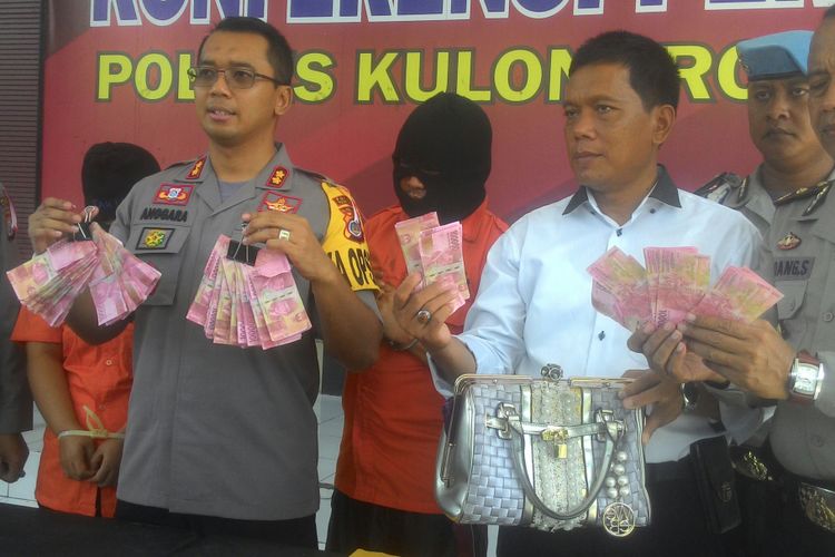 Kapolres Kulon Progo, AKBP Anggara Nasution mengungkap 2 tersangka peredaran uang palsu di Kulon Progo. Mereka menyasar pedagang pasar yang sudah tua. 