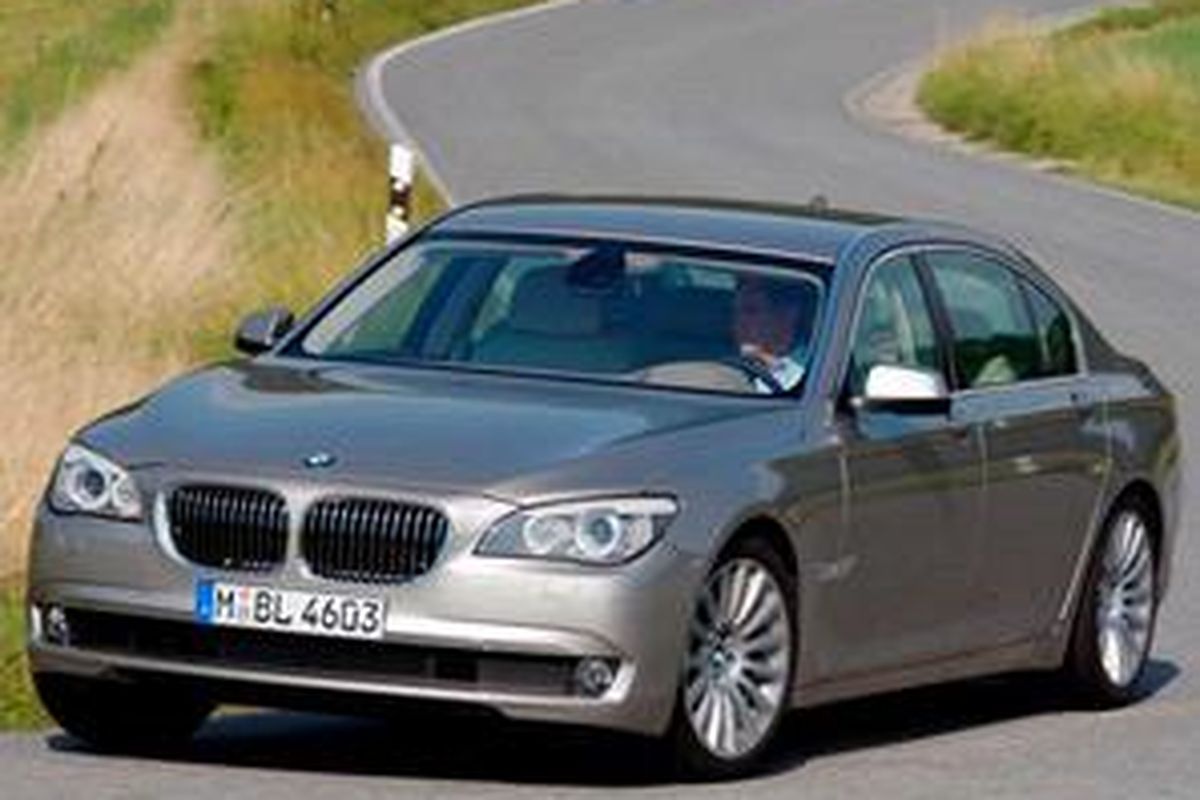 BMW Seri-7, mobil dengan harga di atas Rp 2 miliar, penjualan ternyata lebih banyak dibandingkan tahun lalu.