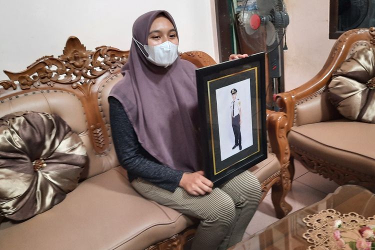 Rani Septi Ridwan (27), istri Ali Akbar saat ditemui di rumahnya di Jalan Arjuno 20 RT 6 RW 6 Kelurahan Sisir, Kota Batu, Jumat (29/10/2021).