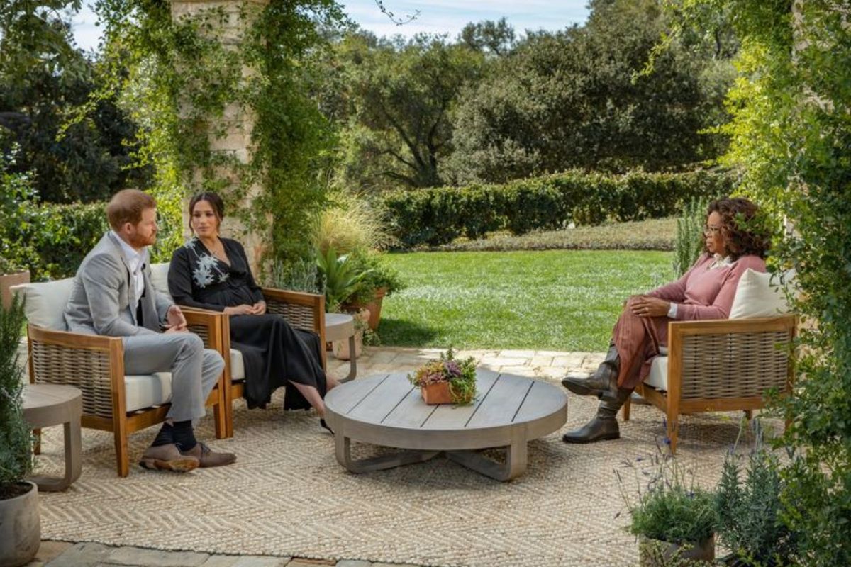 Meghan Markle dan Pangeran Harry dalam cuplikan acara bincang-bincang bersama Oprah