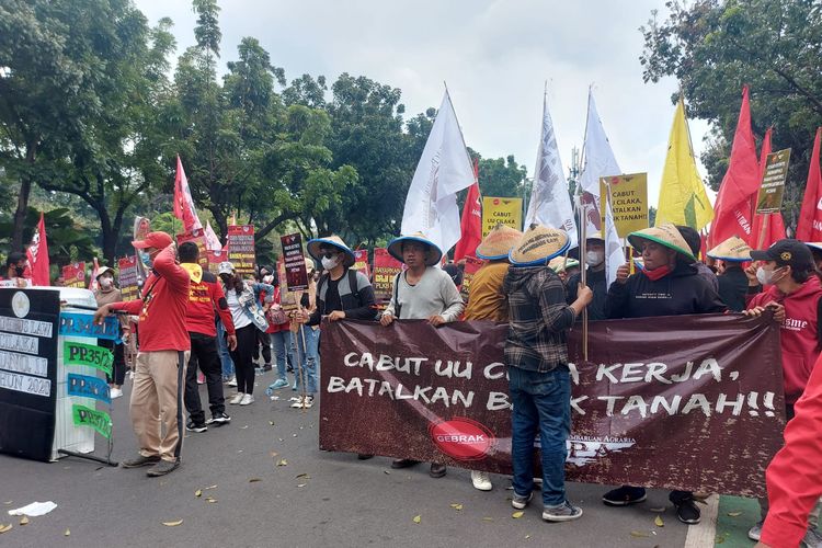 UMR Demak 2023 alias UMK Demak kini menjadi Rp 2.680.421,39. Gaji UMR Demak 2023 hanya kalah oleh Semarang di seluruh Jateng.