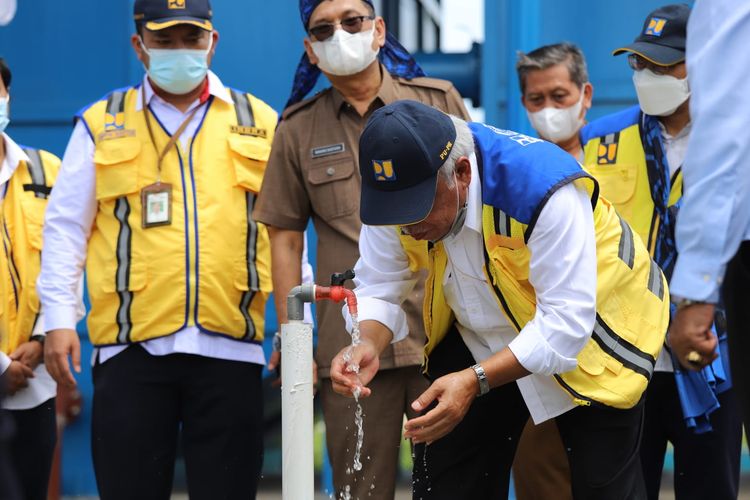 Menteri PUPR Basuki Hadimuljono cicipi kualitas air di SPAM IPA Banten Lama