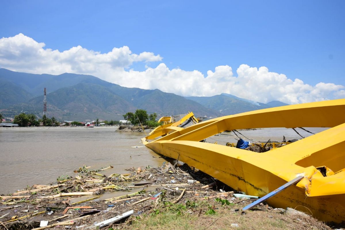 Kondisi Jembatan Palu IV atau Jembatan Kuning pasca gempa dan tsunami, Senin (1/10/2018).