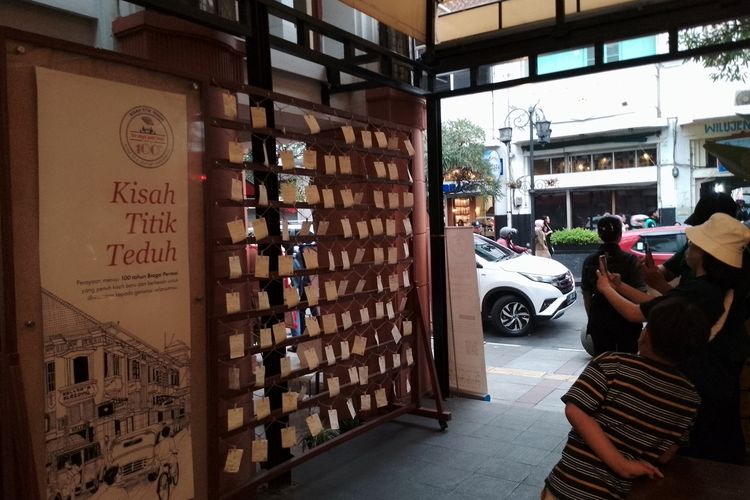 Area pintu masuk restoran Braga Permai, Kota Bandung, Jawa Barat pada Sabtu (4/11/2023).