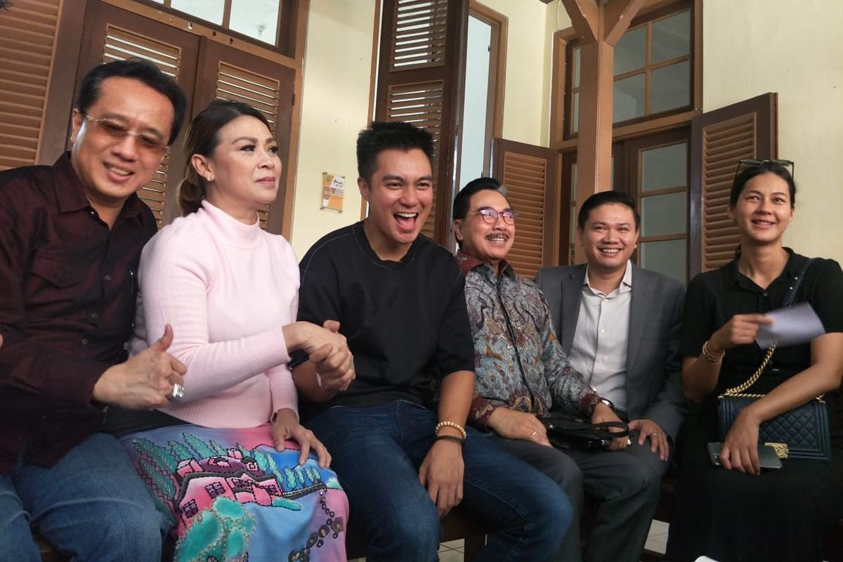 Baim Wong bersama Astrid dan tim kuasa hukum masing-masing sepakat berdamai di Pengadilan Negeri Kota Bogor, Rabu (23/10/2019).