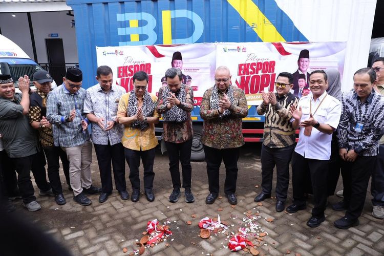 Seremoni pelepasan ekspor kopi oleh KDKMP Sidomulyo Jember ke Mesir.