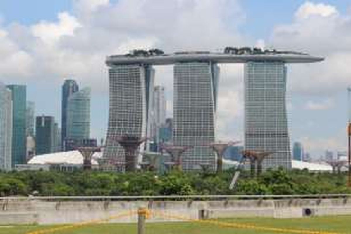 Singapura surga belanja orang Indonesia.