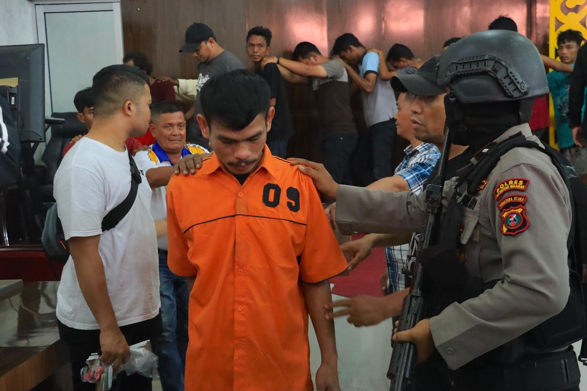 Alva Bintara Putra Nasution (31) dihadirkan saat polisi menggelar konferensi pers di Polres Pelabuhan Belawan pada Rabu (14/5/2025). 