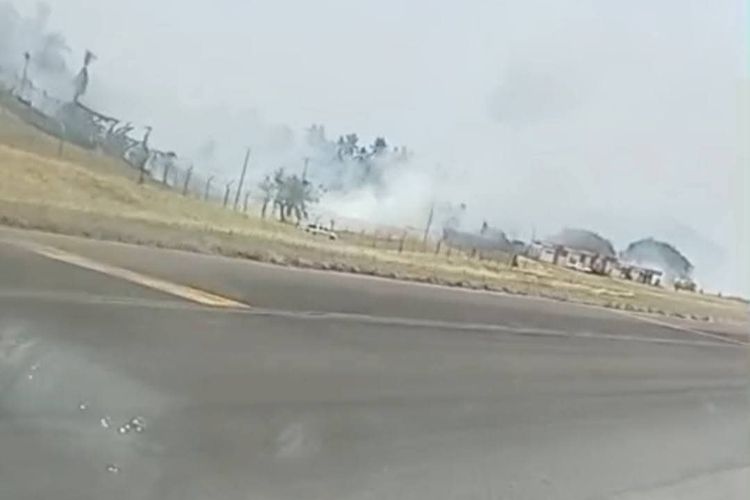 Kebakaran Rumput di Sekitar Runway, Bandara Sam Ratulangi Ditutup Sementara