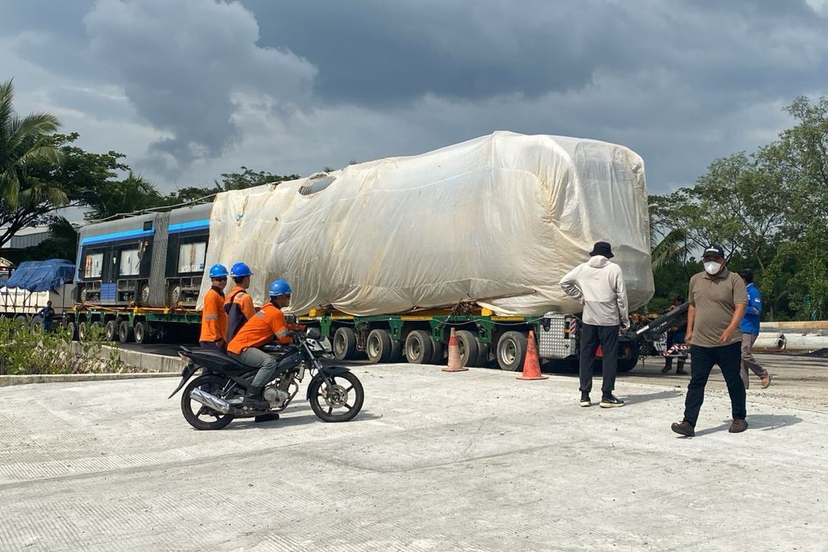 Kereta Otonom Tanpa Rel buatan CRRC Sifang dikembalikan ke China, Selasa (29/4/2025). Kereta ini sempat menjalani PoC atau uji coba selama dua bulan di IKN.