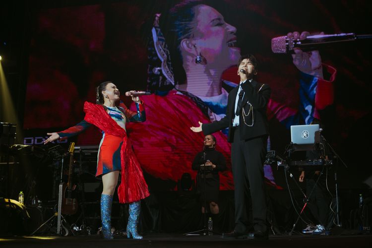 Penyanyi Rossa menggelar konser bertajuk Another Journey : The Beginning di Ballroom Trans Convention Center, Bandung, Jawa Barat, pada 1 Desember 2023. Dalam konsernya ini, Rossa kedatangan penyanyi asal Korea Selatan yang juga member dari Super Junior alias Suju, Ryeowook.