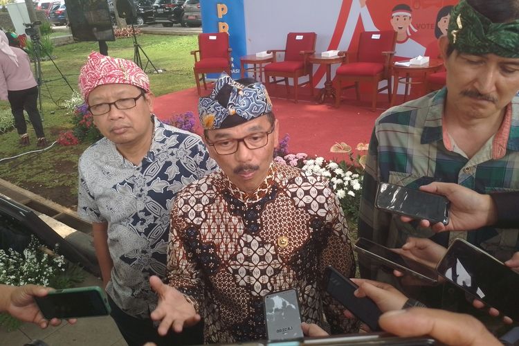 Kepala Badan Kesatuan Bangsa dan Politik (Kesbangpol) Jabar IIP Hidajat usai acara Jabar Punya Informasi (JAPRI) di Gedung Sate, Jalan Diponegoro, Kota Bandung, Jumat (17/11/2023).
