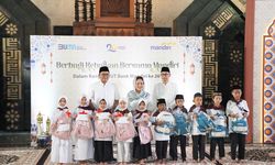 Bank Mandiri Berbagi Kebahagaiaan bersama 2.600 Anak Yatim Piatu lewat Program 