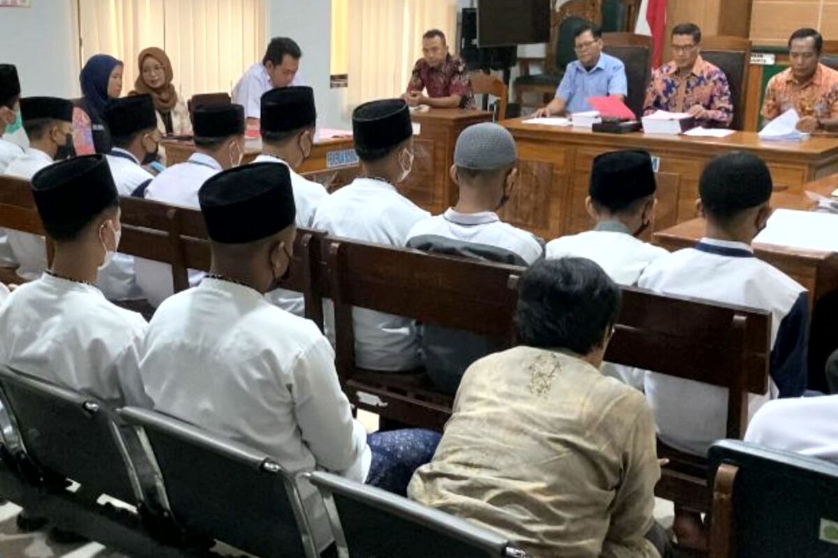 Sidang perdana kasus pengeroyokan santri di Pengadilan Negeri Blitar, Kamis (18/4/2024)