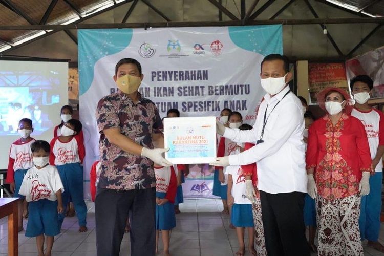 Kementerian Kelautan dan Perikanan (Kementerian KP) membagikan ikan kembung secara simbolis di sejumlah titik di Jakarta, Depok, Tangerang, dan Bekasi, Kamis (22/7/2021).