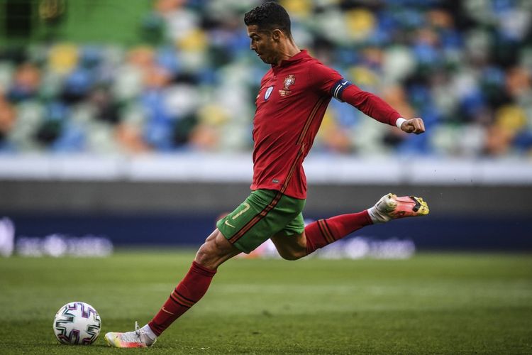 Cristiano Ronaldo dalam pertandingan uji coba Portugal vs Israel di Stadion Jose Alvalade, Kamis (10/6/2021) dini hari WIB. 