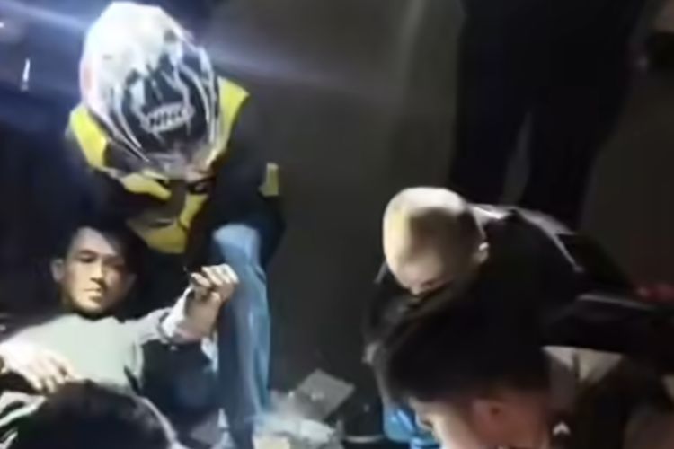 Angkot Tabrak Pengemudi Ojol di Margonda Depok, Sopir Kabur