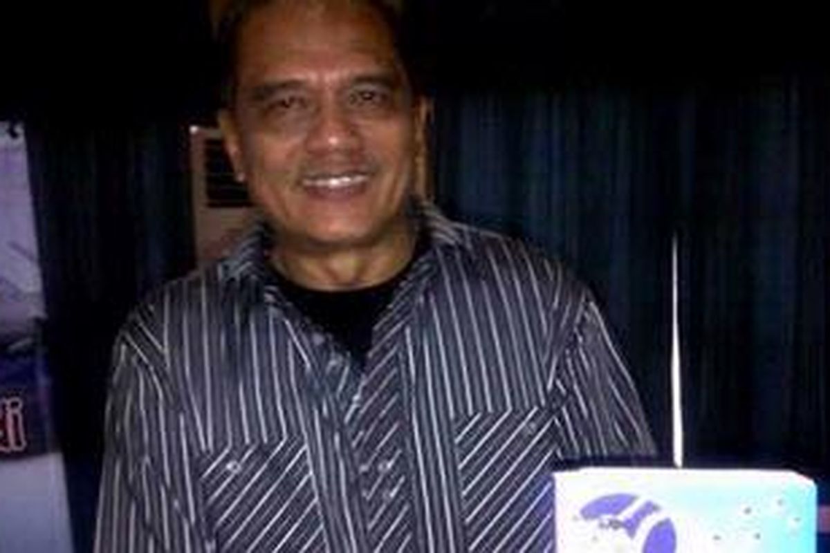 Mantan Kepala Staf Angkatan Udara Marsekal (purn) Chappy Hakim pada peluncuran buku terbarunya, "Saya Pengen Jadi Pilot" di Jakarta, Rabu (14/12/2011).