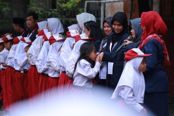Hari Pertama Sekolah, Murid Baru Antusias Ikut MPLS