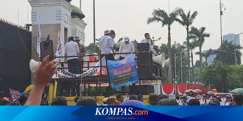 Massa Tenaga Honorer Demo di Depan DPR, Minta Diangkat Jadi ASN Tanpa Tes
