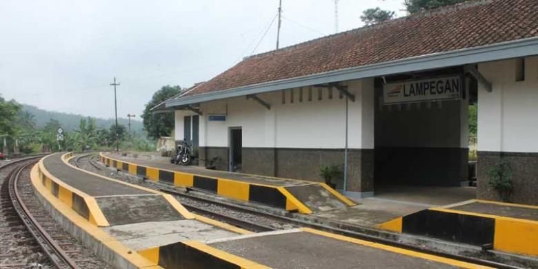 Stasiun kereta api Lampegan di Desa Cibokor, Pasir Gunung Keneng, Cianjur, Jawa Barat.