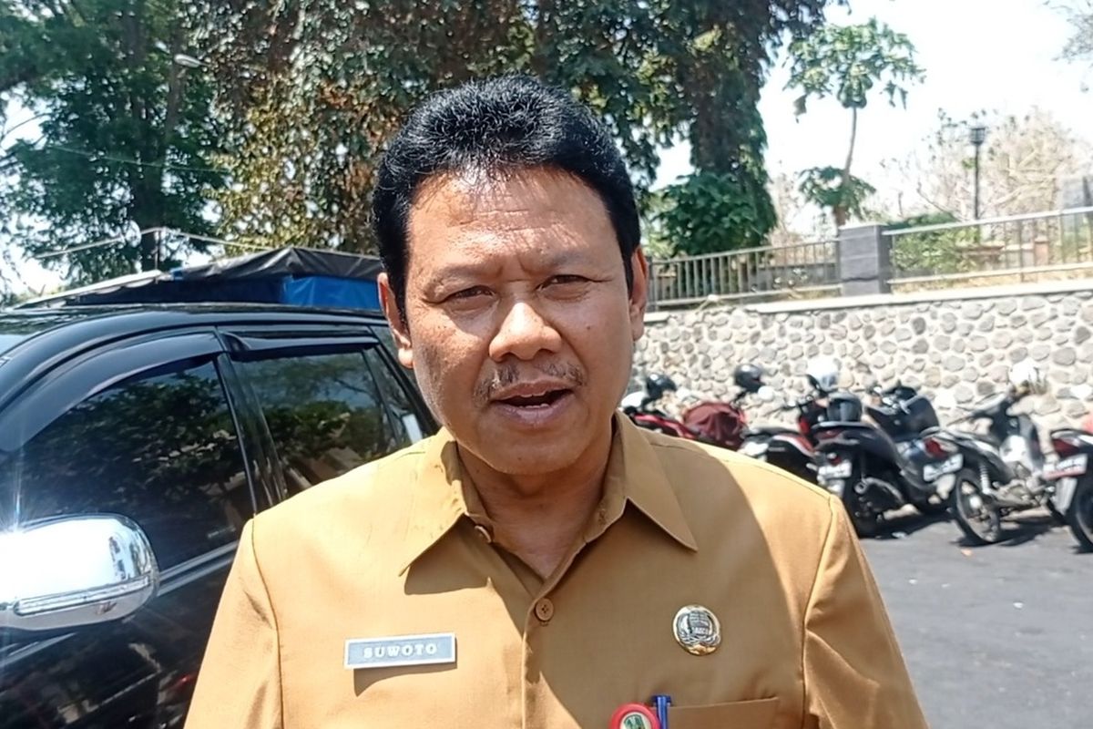 Kepala Dinas Pendidikan Kepemudaan dan Olah Raga Kabupaten Magetan Suwata, pemerintah daerah belum menonaktifkan guru terlapor dugaan kasus pencabulan terhadap siswi dibawah umur. Dinas Pendidikan hanya menonaktifkan mengajar guru terduga kasus pencabulan.