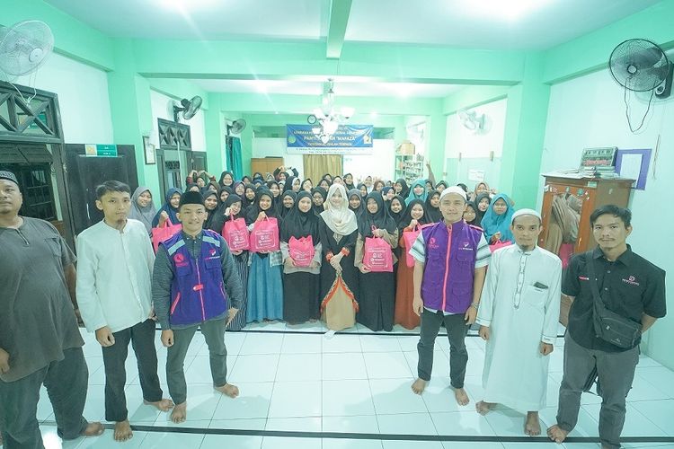 DRW Foundation memberikan santunan bagi 300 anak yatim dan dhuafa dalam bentuk sembako maupun alat tulis di wilayah Yogyakarta dan Purworejo (27-28/7/2023).