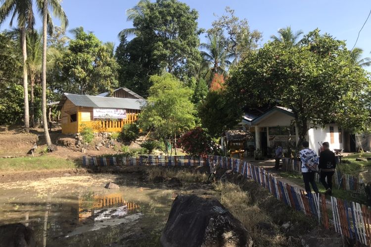 Tempat pembuatan serta pemasaran batik Salingka Tabek, Yusrizal (29) di Sawah Parik, Desa Bawah Duku, Kecamatan Kotobaru, Solok, Sumatera Barat pada Rabu (18/5/2022). Salingka Tabek memproduksi batik mulai dari batik tulis, batik cap, dan aksesoris bermotif batik.
