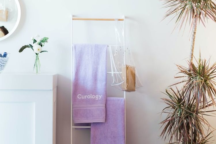 Ilustrasi handuk, Ilustrasi gantungan handuk.