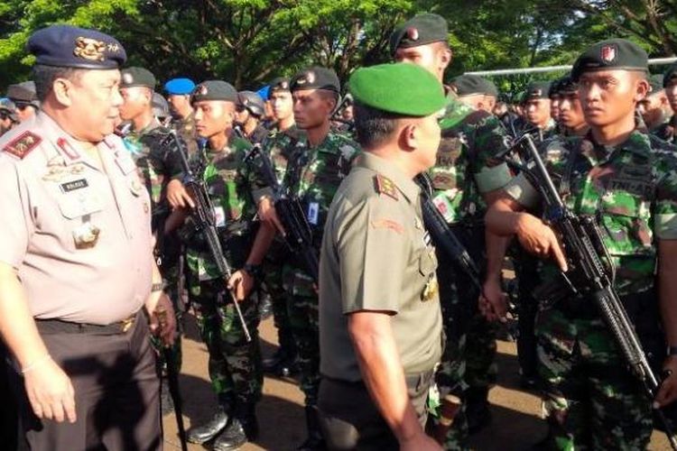 Satgas pengamanan VVIP yang terdiri dari unsur TNI dari Kodam IX Udayana dan dan Polda Bali melakukan gelar pasukan di Lapangan Lagoon, Nusa Dua, Bali pada Jumat (3/3/2017).