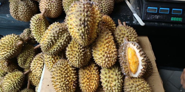 Durian lay yang dijual dam acara Wisata Durian, di Botani Square, Bogor, Sabtu (25/11/2017). 