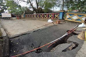 Baru Ditambal, Jembatan Penghubung Jakarta–Bekasi di Cipayung Ambles Lagi