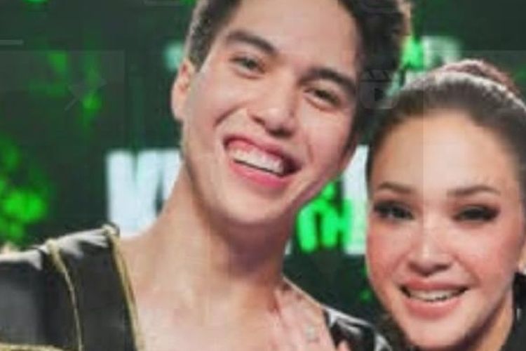 Maia Estianty menyaksikan langsung pertandingan tinju El Rumi dan Jefri Nichol