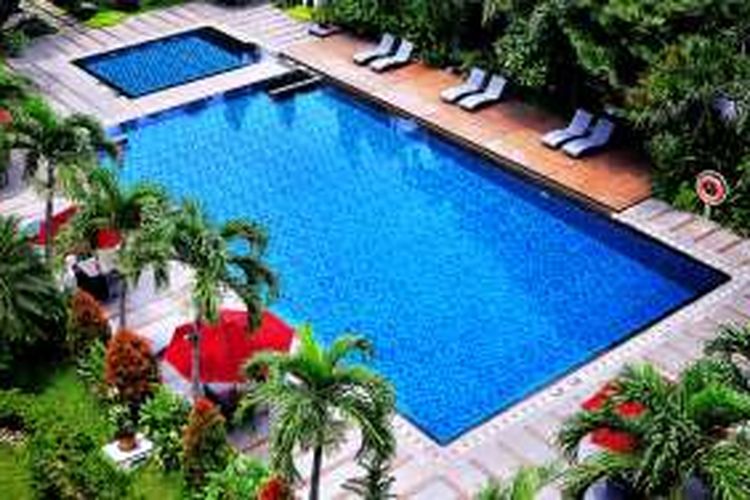 Kolam renang di Hotel Santika Cirebon