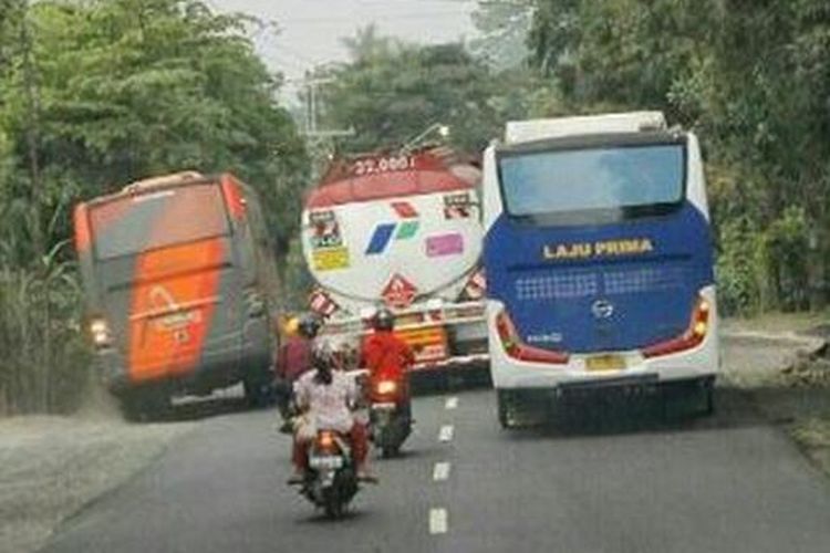 Bus ugal-ugalan