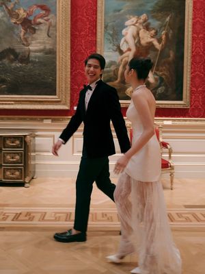 Gaya prewedding Syifa Hadju dan El Rumi mencuri perhatian. Tampil elegan bak editorial fashion, dengan sentuhan minimalis dan mewah.