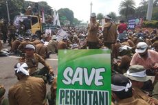 Karyawan Perum Perhutani Demo di Kawasan Patung Kuda, Tuntut Kaji Ulang Aturan Soal Penetapan Kawasan Hutan