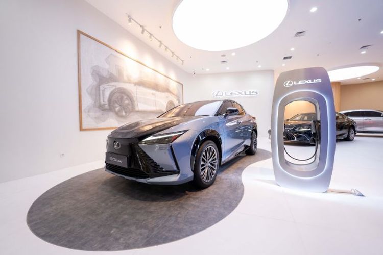 Lexus hadirkan Lexus Electrified Aethereum 2.0 di Ground Floor Senayan City. 