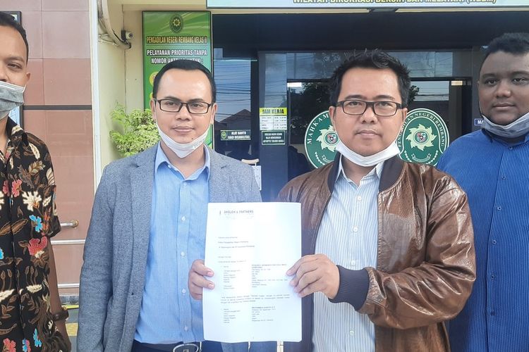 Kuasa hukum tersangka kasus dugaan solar subsidi untuk tambang, M Sholeh & partners mengajukan praperadilan di Pengadilan Negeri Rembang, Rabu (27/10/2021)