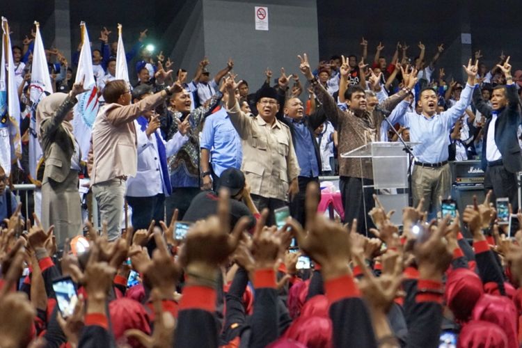 Calon presiden nomor urut 02 Prabowo Subianto saat menghadiri perayaan ulang tahun ke 20 Federasi Serikat Pekerja Metal Indonesia (FSPMI) di Sports Mall, Kelapa Gading, Jakarta Utara, Rabu (6/2/2019).