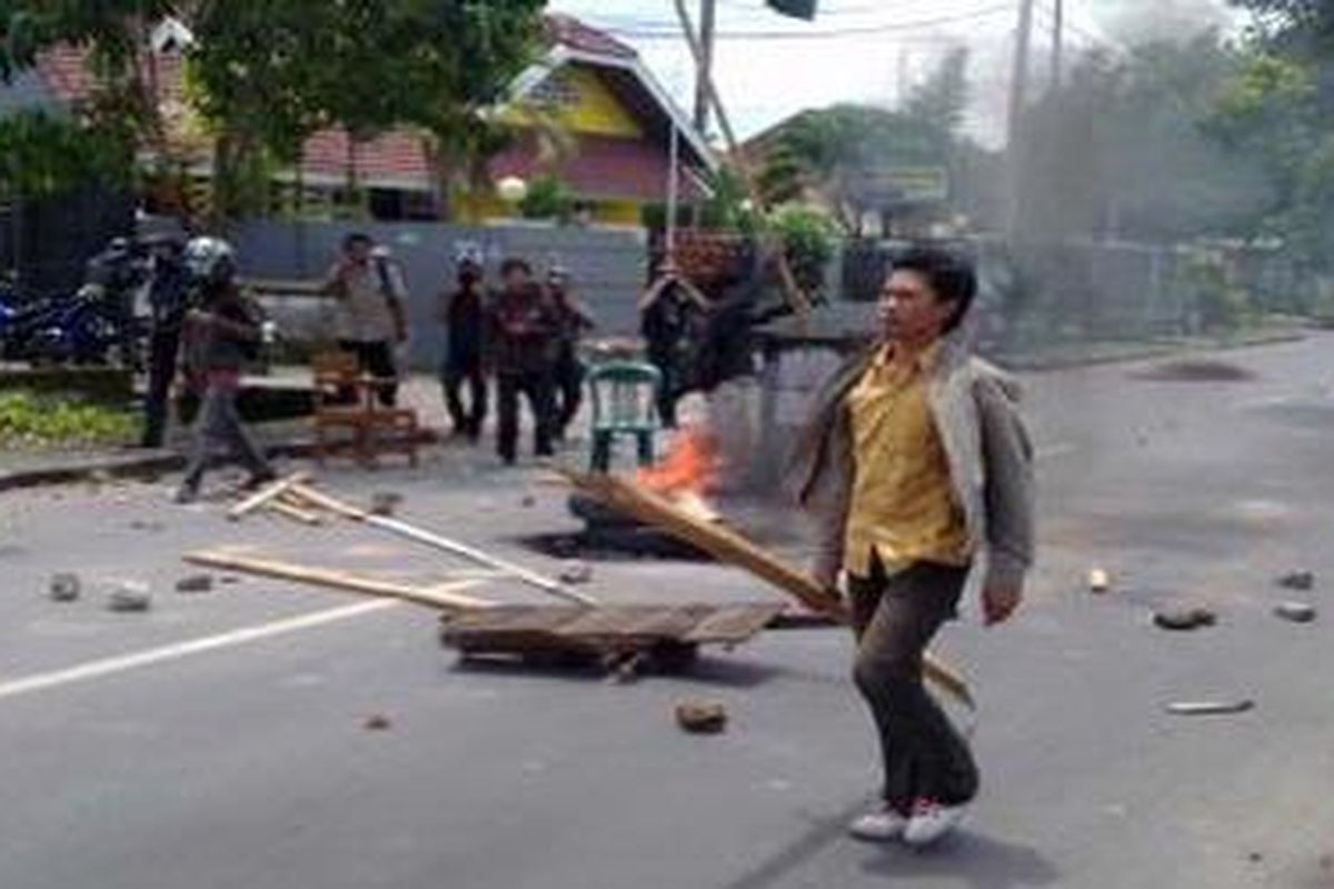 Mahasiswa Makassar turun ke jalan