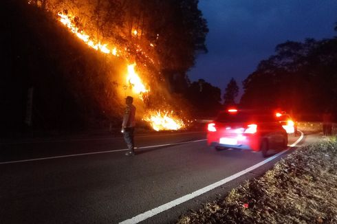 Kebakaran Gunung Lawu Capai Jalan Penghubung Magetan-Karanganyar, Pengendara Diminta Waspada